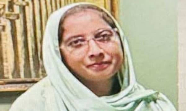শিক্ষার্থীদের বাঁচিয়ে নিজেই চলে গেলেন মেহেরীন