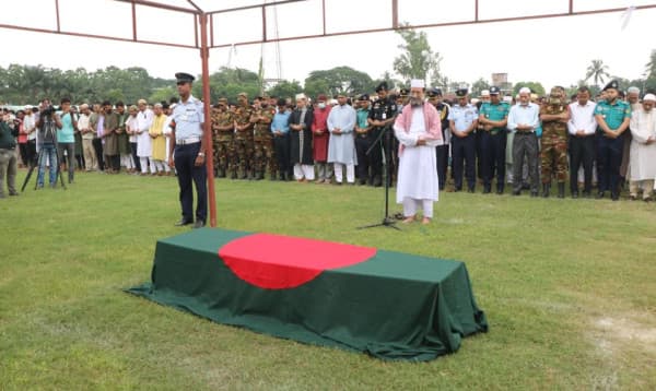 চিরনিদ্রায় শায়িত হলেন ফ্লাইট লেফটেন্যান্ট তৌকির ইসলাম