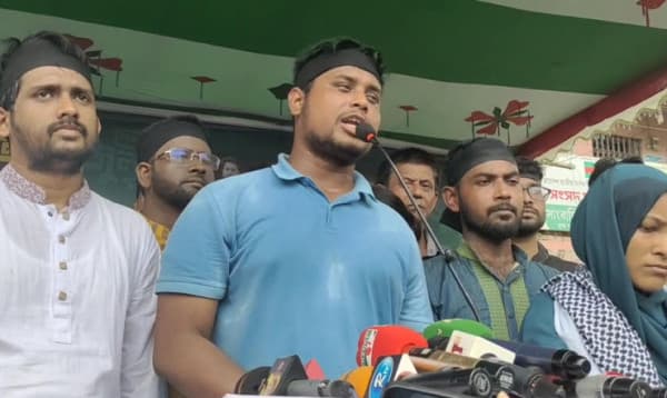 বেতন-ভাতা ফেরত দিয়ে স্বাস্থ্য উপদেষ্টাকে পদত্যাগের আহ্বান হাসনাত আব্দুল্লাহর