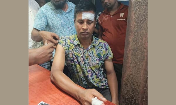 থানায় ঢুকে পুলিশকে ছুরিকাঘাতের পর পুকুরে ঝাঁপিয়ে যুবকের মৃত্যু
