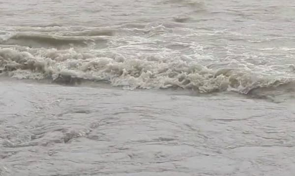 ১৫ জেলায় জলোচ্ছ্বাসের শঙ্কা, বন্দরসমূহে ৩ নং সতর্কতা