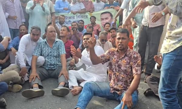 মুন্সীগঞ্জে বিএনপির পকেট কমিটির অভিযোগে পদবঞ্চিতদের মহাসড়ক অবরোধ