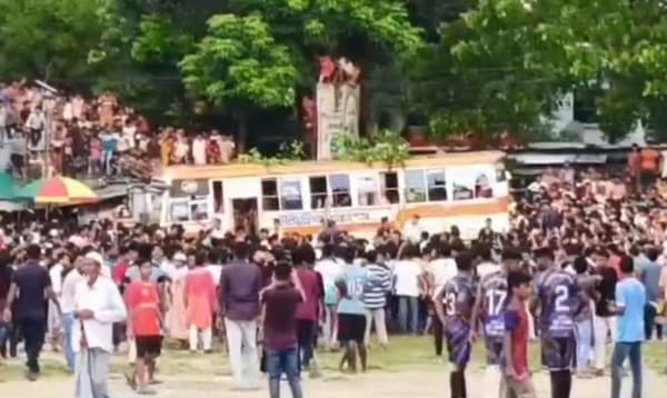 কুমিল্লায় খেলার মাঠে দর্শকদের চাপা দিল যাত্রীবাহী বাস, নিহত ১