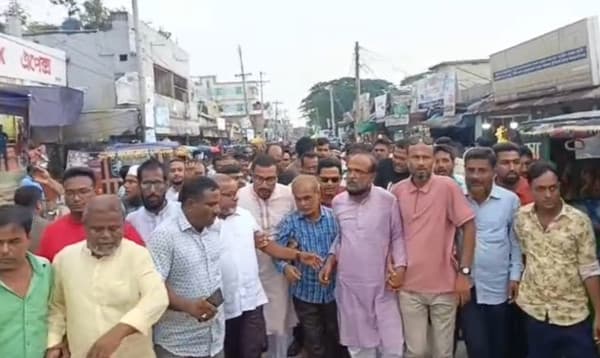 লুৎফুজ্জামান বাবরকে নিয়ে এনসিপি নেতার কটূক্তির প্রতিবাদে নেত্রকোনায় বিক্ষোভ
