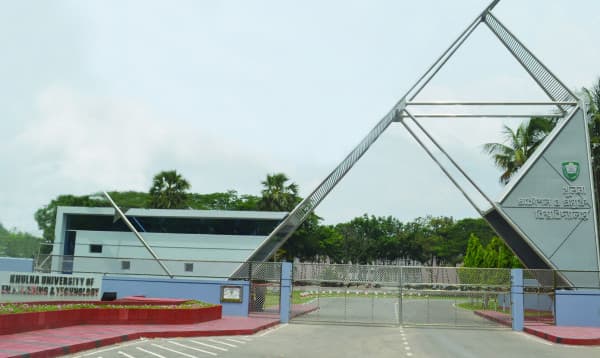৫ মাস পর শ্রেণিকক্ষে ফিরেছেন কুয়েট শিক্ষার্থীরা