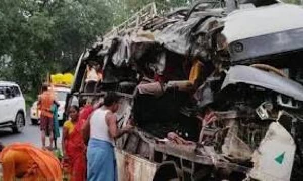 ভারতে বাস-ট্রাকের সংঘর্ষে প্রাণ গেল ১৮ তীর্থযাত্রীর
