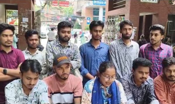 তিন দফা দাবিতে কঠোর কর্মসূচির হুঁশিয়ারি তিতুমীর কলেজের শিক্ষার্থীদের