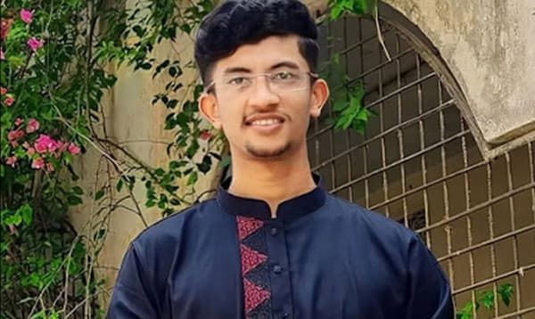 রিয়াদের বিরুদ্ধে ৫ কোটি টাকার চেক ও জমির দলিল নেয়ার অভিযোগ