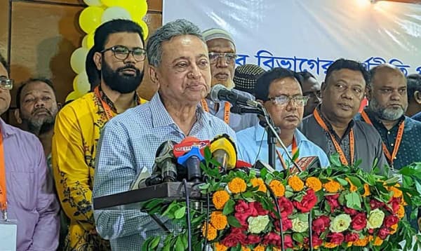 অনির্বাচিত সরকারের কারণে দেশ পিছিয়ে যাচ্ছে: আমীর খসরু