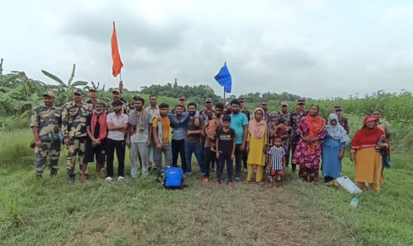 পতাকা বৈঠকের মাধ্যমে ১৭ বাংলাদেশিকে হস্তান্তর করল বিএসএফ