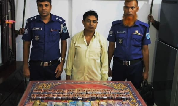 পঞ্চগড়ে ২ লাখ টাকা ও ৪ হাজার পিস ট্যাপেন্টাডলসহ মাদক ব্যবসায়ী আটক