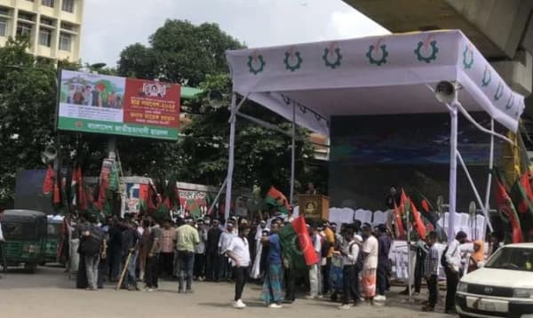 প্রস্তত ছাত্রদলের সমাবেশ মঞ্চ, জড়ো হচ্ছে নেতাকর্মীরা