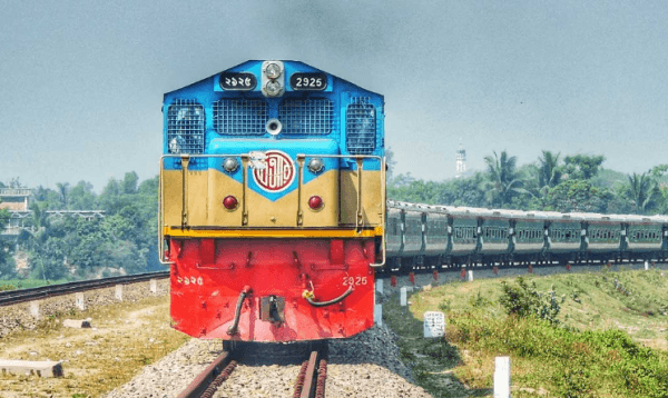 ছাত্র-জনতাকে ঢাকায় আনতে ৩০ লাখ টাকায় ট্রেন ভাড়া করল সরকার