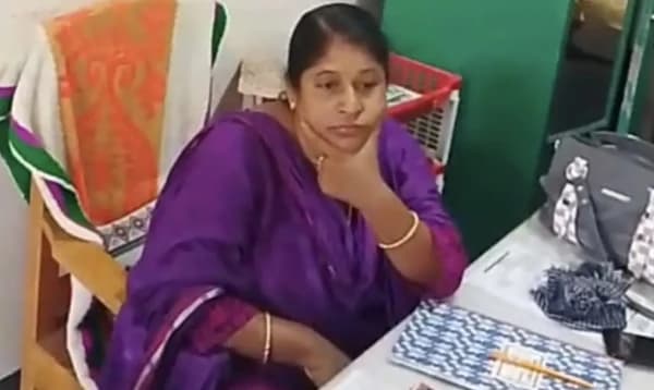 বঙ্গবন্ধুর ছবি টানানো সেই প্রধান শিক্ষিকা বরখাস্ত