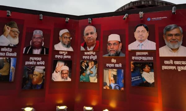 শিবিরের চিত্র প্রদর্শনী: প্রতিবাদের মুখে সরলো কাদের মোল্লা-সাকা চৌধুরীর ছবি