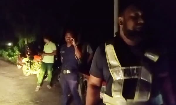 মেহেরপুরের ককটেল ফাটিয়ে দুর্ধর্ষ ডাকাতি