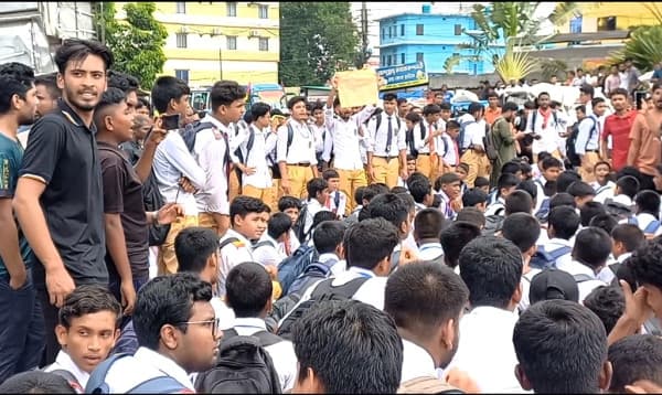 পঞ্চগড়ে ছাত্রদল কর্মী হত্যা, ওয়ার্ড সেচ্ছাসেবক দলের সাবেক নেতা আটক, বিচারের দাবিতে অবরোধ