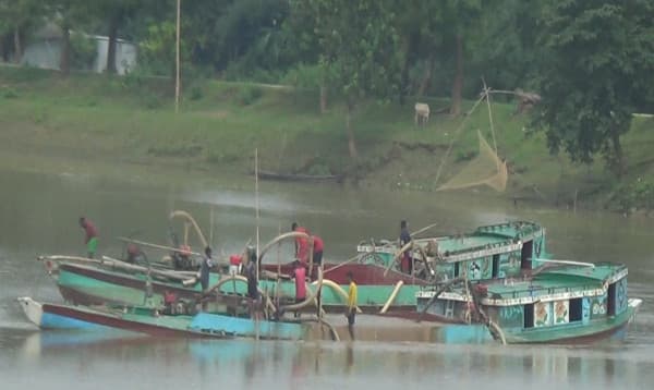 নদীগর্ভে বিলীন হওয়ার আশঙ্কায় সিধলী সেতু ও জনপদ