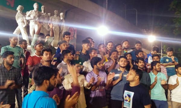 ঢাবির দুই বিভাগের শিক্ষার্থীদের শাহবাগ ব্লকেডের ঘোষণা