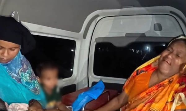 সিন্ডিকেটের বাধায় ৪০ মিনিট আটকা অ্যাম্বুলেন্স, নবজাতকের মৃত্যু