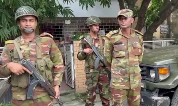 রাজশাহীতে সাবেক মেয়রের চাচাতো ভাইয়ের বাসায় সেনাবাহিনীর অভিযান