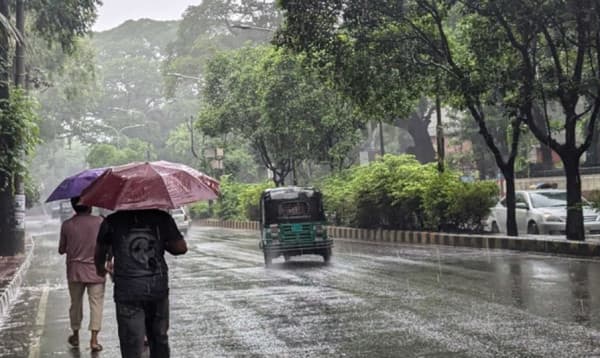 সারাদেশে বৃষ্টির সম্ভাবনা; কোথাও কোথাও ভারী বর্ষণ