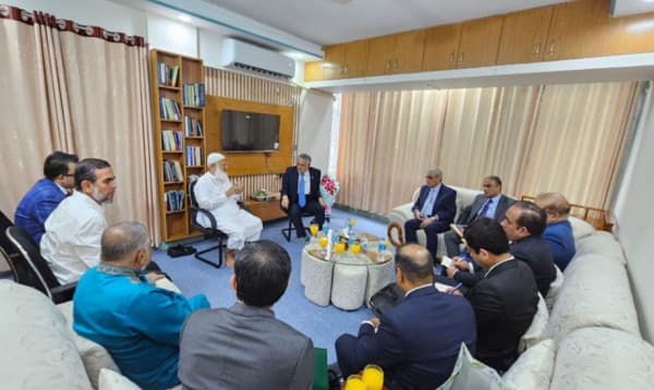 জামায়াতে ইসলামীর আমীরের সঙ্গে পাকিস্তানের উপ-প্রধানমন্ত্রীর সৌজন্য সাক্ষাৎ
