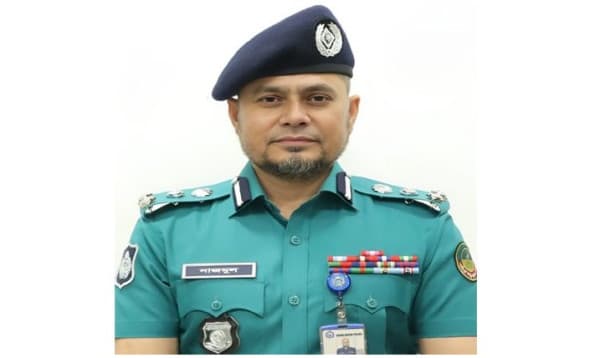 রাস্তা বন্ধ করে চলাচলের অপরাধে জিএমপি কমিশনারকে শোকজ করা হবে: স্বরাষ্ট্র উপদেষ্টা