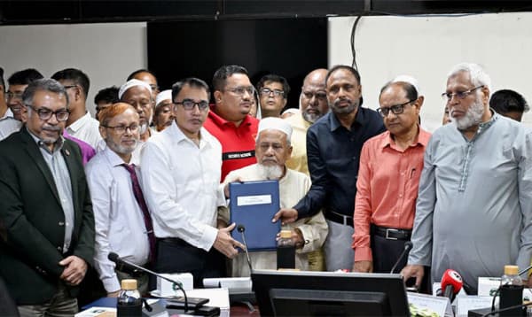 ৩০০৩ টাকায় তিন মসজিদ-মন্দিরকে জায়গা দিল রেলওয়ে