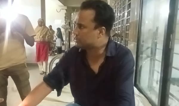 নওগাঁয় অনিয়মের তথ্য সংগ্রহের সময় সাংবাদিকের ওপর হামলা