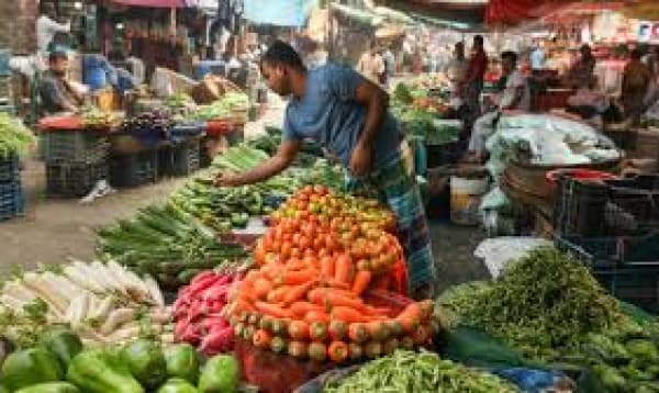 Vegetable prices soar in Dhaka: Most items over tk 100/kg