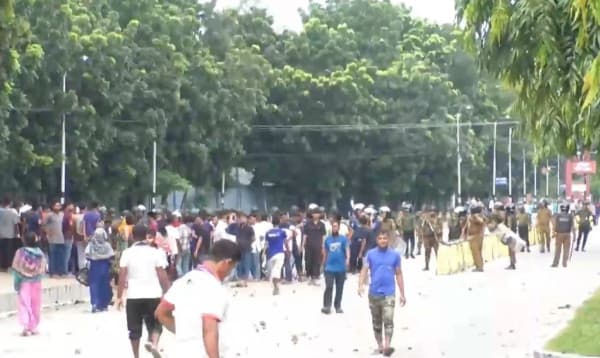 নীলফামারীতে শ্রমিক-পুলিশ সংঘর্ষ, নিহত ১