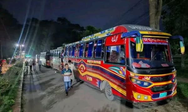 জাবি ছাত্রীকে বাস থেকে ধাক্কা দিয়ে ফেলে দেয়ার অভিযোগ, ২৮ বাস আটক
