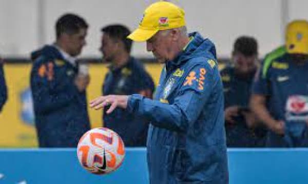 Brazil to play with four forwards at Maracana against Chile