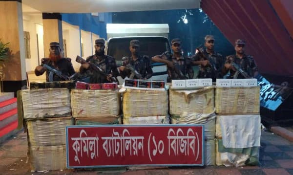 কুমিল্লা সীমান্তে ৫ কোটি টাকার ভারতীয় মোবাইল ডিসপ্লে জব্দ