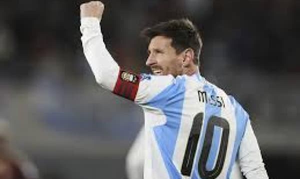 Messi scores twice in possible last match in Argentina