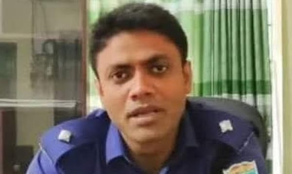 গাজীপুরে বাসের ধাক্কায় নওগাঁ ডিবির ওসি নিহত, স্ত্রী গুরুতর আহত