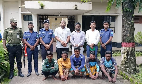 সুনামগঞ্জে নদীর প্রবাহে বাধা সৃষ্টি; মৎস্য উপদেষ্টার নির্দেশে আটক ৫