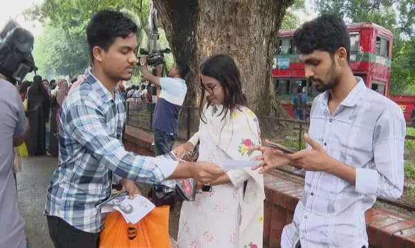ডাকসু নির্বাচন: শেষ মুহূর্তের প্রচারণায় মুখর ঢাবি ক্যাম্পাস