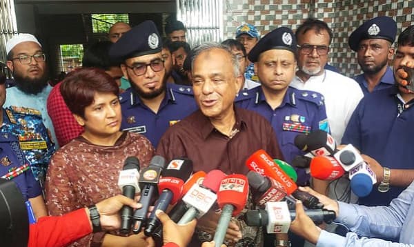 গজারিয়ায় পুলিশ ক্যাম্পে হামলাকারী ডাকাতরা বিদেশে পালিয়ে গেছে: স্বরাষ্ট্র উপদেষ্টা