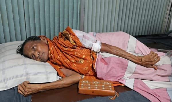 গাজীপুরে অপারেশন থিয়েটারে চিৎকার করায় রোগীকে ডাক্তারের চড়!