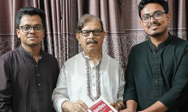 ডাকসুর সাবেক ভিপি মান্নার সঙ্গে সাক্ষাৎ করলেন সাদিক ও ফরহাদ
