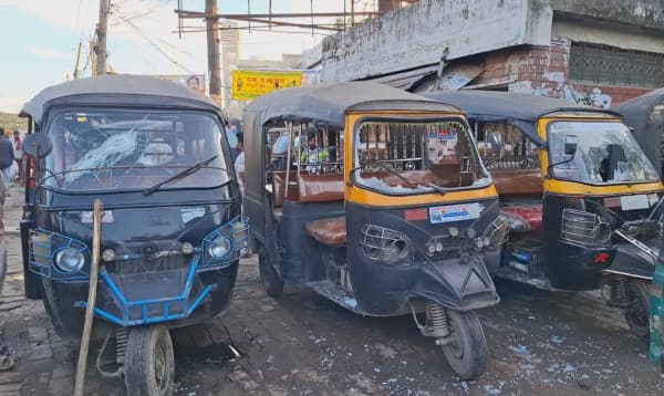 ফরিদপুরে চাঁদা না পেয়ে লিমনের তাণ্ডব, ১৬টি মাহেন্দ্র ভাঙচুরের অভিযোগ