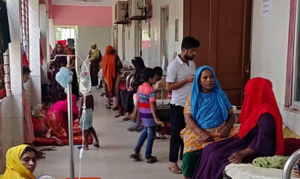 বাগেরহাটে জরুরি বিভাগে নার্স দিয়ে চলছে চিকিৎসা