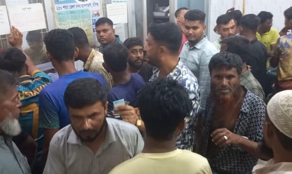 হবিগঞ্জে ওজনে মিষ্টি কম দেয়া নিয়ে টর্চ জ্বালিয়ে দুই গ্রামবাসীর সংঘর্ষ, আহত ৫০