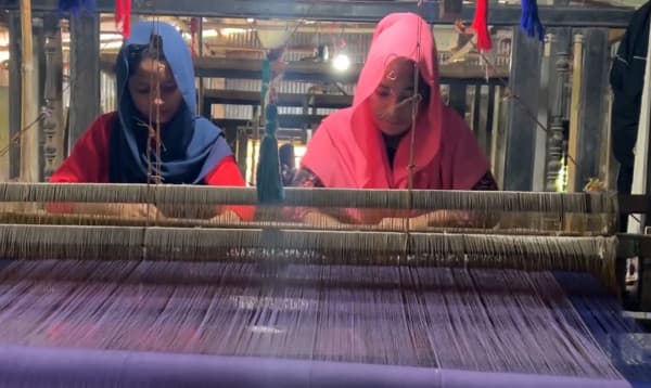 ঐতিহ্যের জৌলুস হারাচ্ছে মনিপুরী শাড়ি