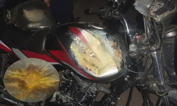 রাজধানীর মিরপুর ও হাতিরঝিলে ককটেল বিস্ফোরণ