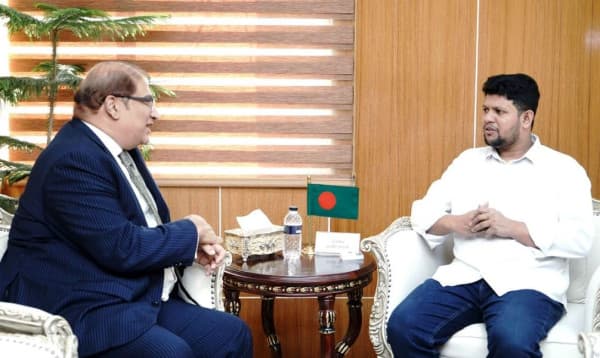তথ্য ও সম্প্রচার উপদেষ্টার সঙ্গে পাকিস্তানের হাইকমিশনারের সাক্ষাৎ
