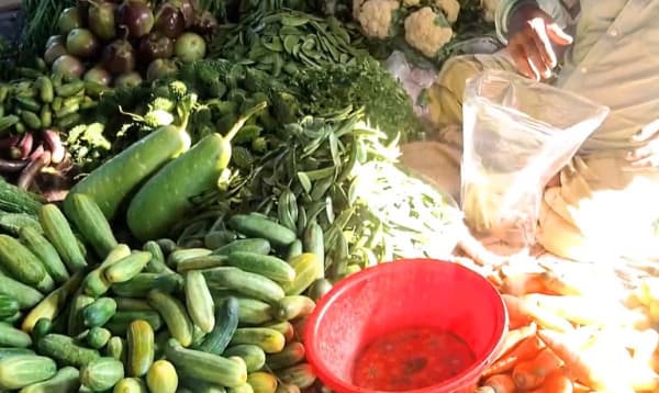 সারাদেশে বেড়েছে অধিকাংশ সবজির দাম, বিপাকে সাধারণ মানুষ