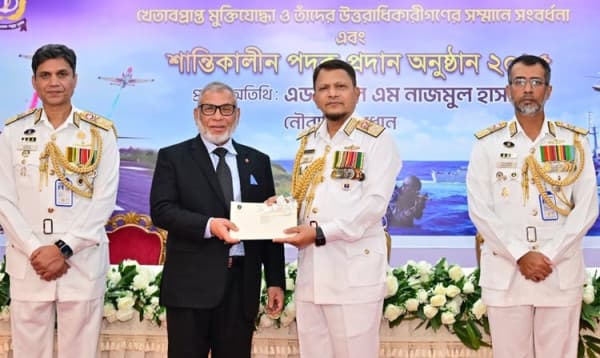 সশস্ত্র বাহিনী দিবসে নৌবাহিনীর খেতাবপ্রাপ্ত মুক্তিযোদ্ধাদের সংবর্ধনা